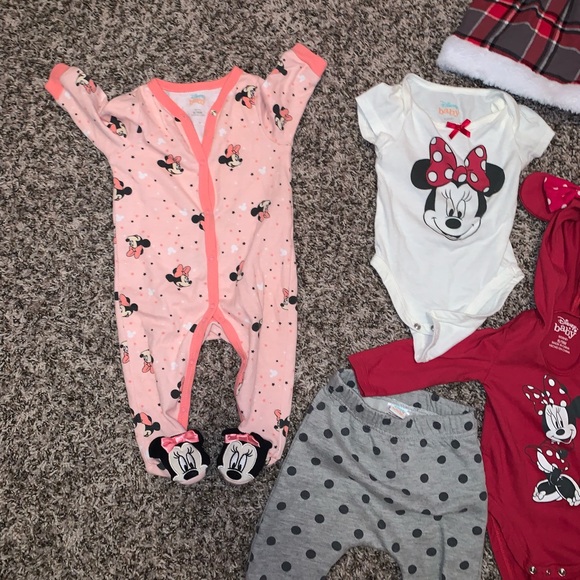 Bundle of Minnie Mouse/Baby Disney clothes and sleeper! 9 items in size 6-9 mos! - Picture 5 of 5